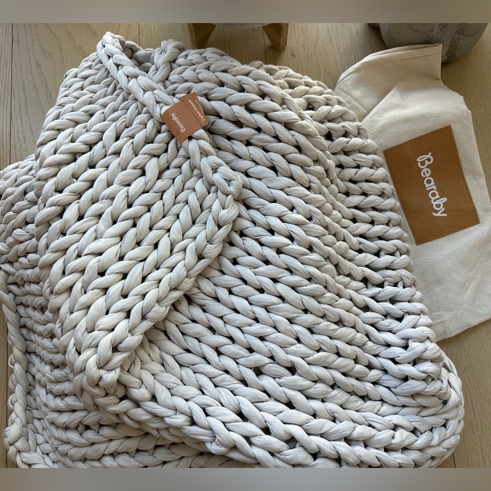 NEW w/ Tags WEIGHTED KNOT BLANKET THROW - BEARABY